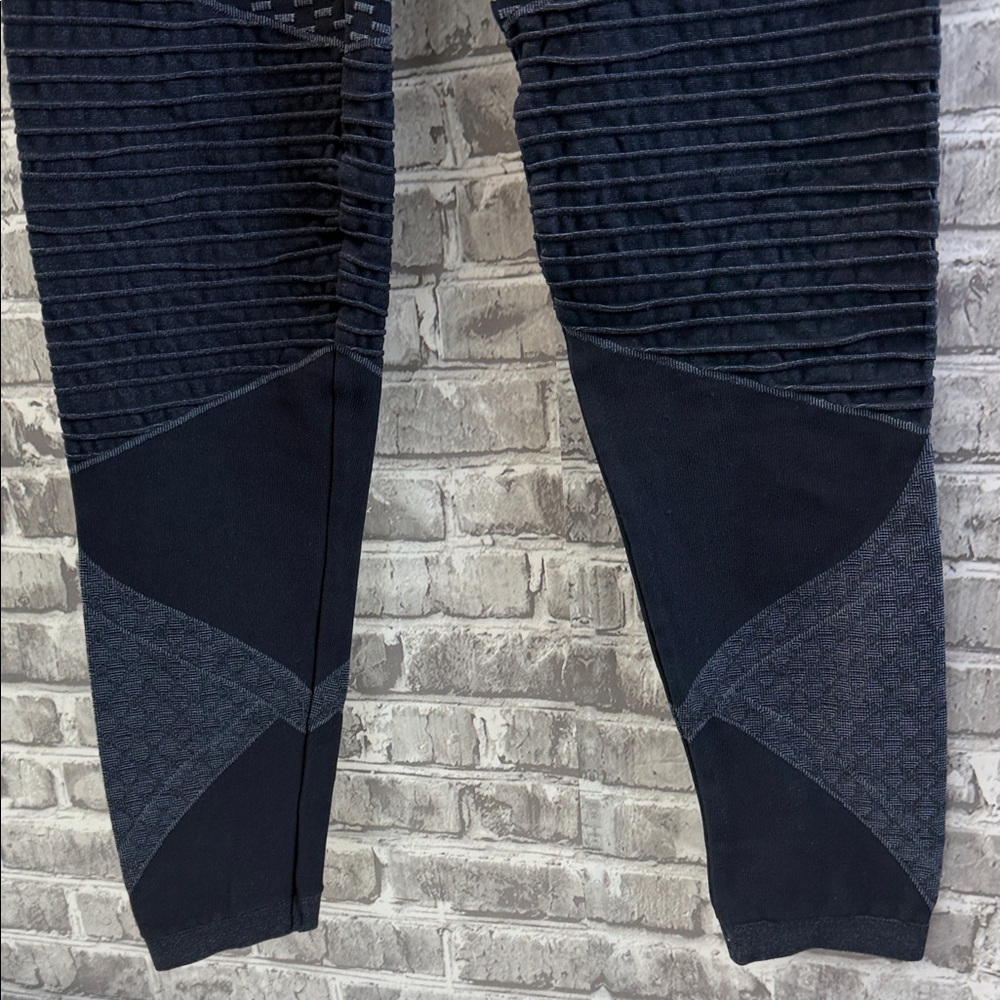 SPANX Patterned Leggings - Picture 3 of 11